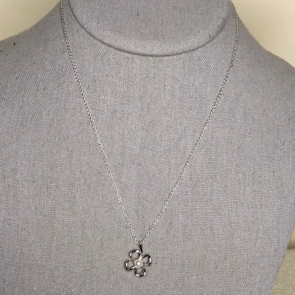 TASAKI Open Four Leaf Clover Necklace with Akoya Pearl in Sterling Silver (16") - Picture 1 of 5